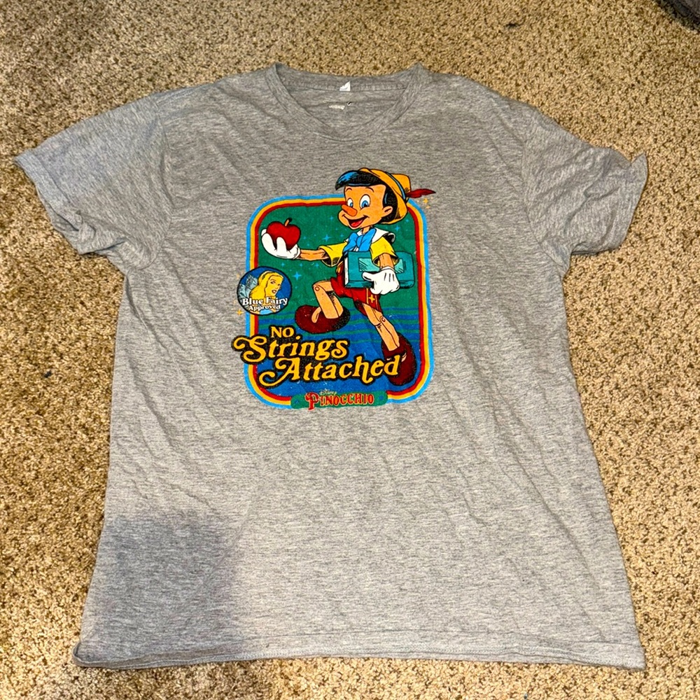 Disney Pinocchio “No strings Attached” graphic short sleeve size Medium